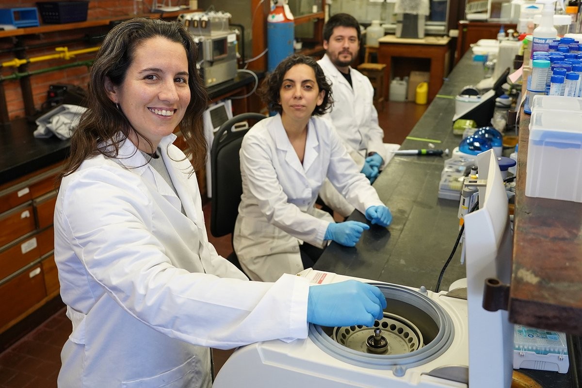 Una piquense desarrolló un biosensor portátil que permite detectar plomo en el agua sin recurrir a un laboratorio