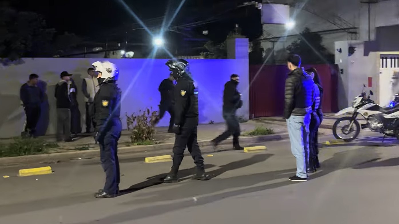 Fin de semana violento en General Pico: peleas, corridas y tensión durante la madrugada