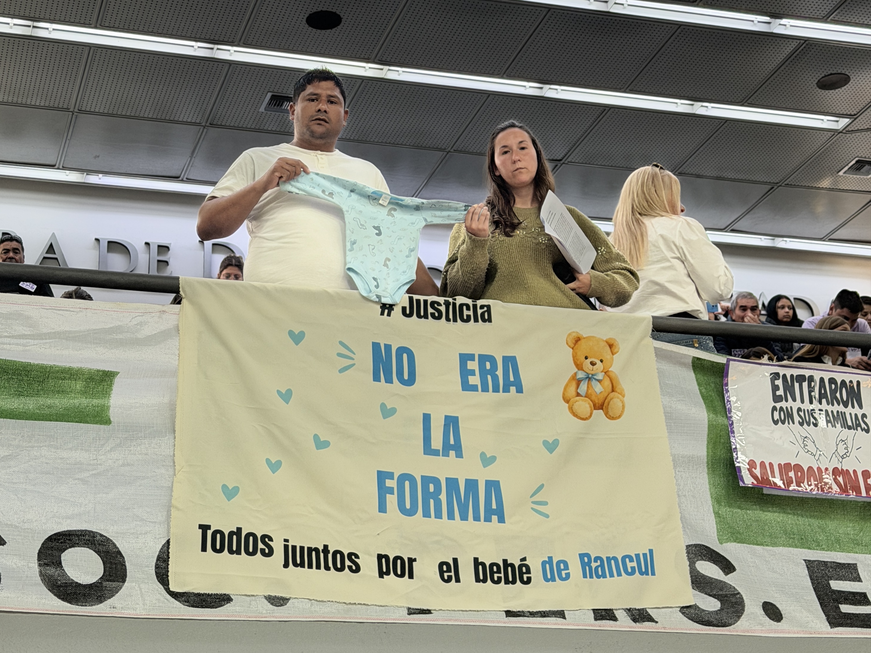 La familia de Rancul reclamó en la Legislatura por el caso del bebé y habrá una comisión especial para investigar posibles irregularidades